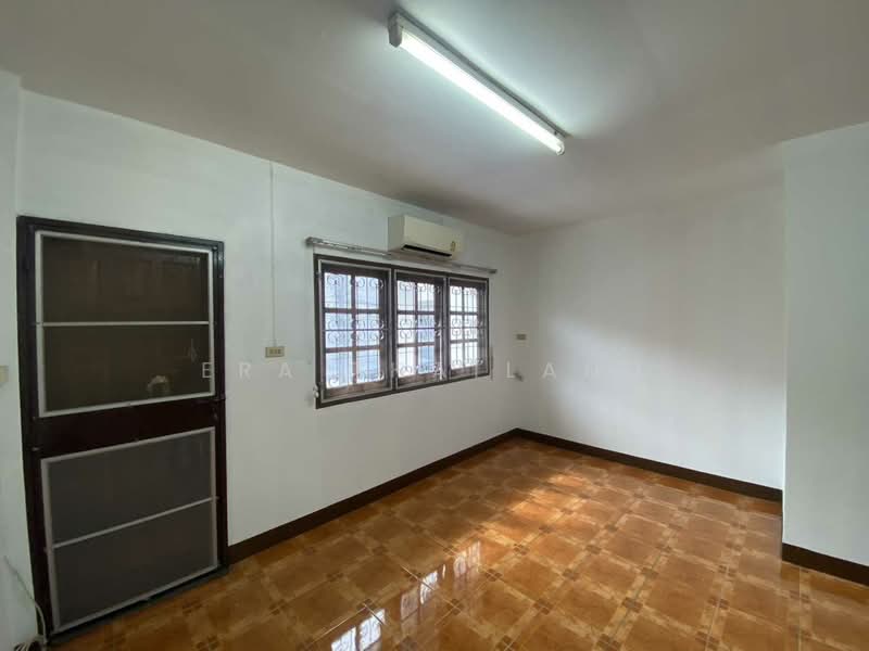 บ้านในเมือง สภาพดี ใกล้โรงเรียนโรจนวิทย์ เข้า–ออกสะดวก, Phitsanulok, Nai Muang, Muang Phitsanulok, Phitsanulok, 2 Bedrooms, 144 sqm, Townhouse For Sale, by ERA Thailand, 500343747 - DDproperty.com