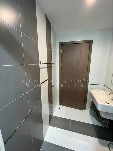 The Base Sukhumvit 77, Bangkok, 289 Sukhumvit 77 Road, Phra Kanong Nua, Watthana, Bangkok, 2 Bedrooms, 53 sqm, Condo For Sale, by Patcharaporn Binsorlae, 500343860 - DDproperty.com