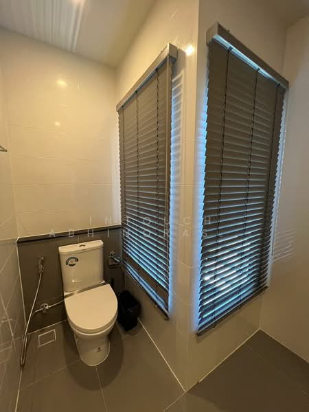 Baan Klang Muang Rama 9-Krungthep Kreetha, Bangkok, Soi Kanchanaphisek 23, Saphan Sung, Bangkok, 2 Bedrooms, 150 sqm, Townhouse For Sale, by Intouch Abhinorasaeth, 500343920 - DDproperty.com
