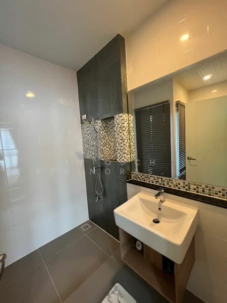 Baan Klang Muang Rama 9-Krungthep Kreetha, Bangkok, Soi Kanchanaphisek 23, Saphan Sung, Bangkok, 2 Bedrooms, 150 sqm, Townhouse For Sale, by Intouch Abhinorasaeth, 500343920 - DDproperty.com