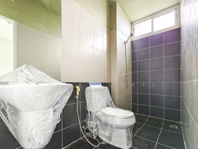 The Tara Ramintra, Bangkok, Soi Phraya Suren 35, Bang Chun, Khlong Sam Wa, Bangkok, 3 Bedrooms, 180 sqm, Single Detached House For Sale, by กรกฤตย์ บุญสระ, 500343981 - DDproperty.com