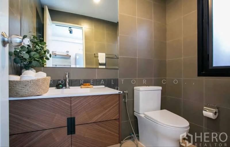 Areeya Mandarina Sukhumvit 77, Bangkok, Sukhumvit 77 Road (On Nut), Suan Luang, Bangkok, 4 Bedrooms, 240 sqm, Townhouse For Rent, by Hero Realtor Co., Ltd., 500344039 - DDproperty.com