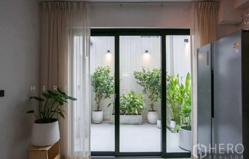 Areeya Mandarina Sukhumvit 77 : อารียา แมนดารีนา สุขุมวิท 77, กรุงเทพ, ถนนสุขุมวิท 77 (อ่อนนุช), สวนหลวง, กรุงเทพ, 240 ตร.ม., ทาวน์เฮ้าส์ ให้เช่า, โดย Hero Realtor Co., Ltd., 500344039 - DDproperty.com
