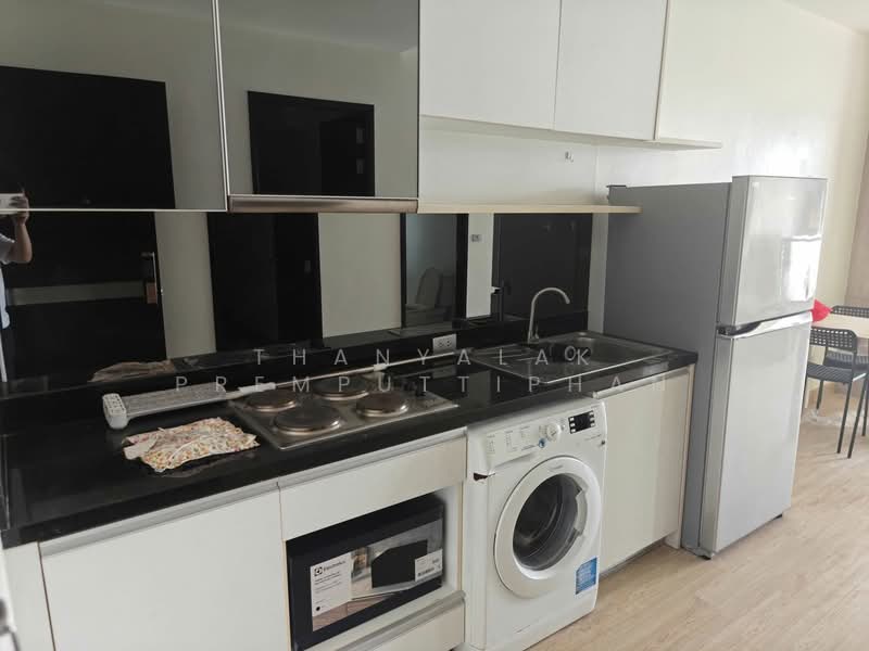 Sky Walk Residences, Bangkok, 1599 Sukhumvit Road, Phra Kanong Nua, Watthana, Bangkok, 2 Bedrooms, 60 sqm, Condo For Rent, by Thanyalak Premputtiphan, 500344107 - DDproperty.com