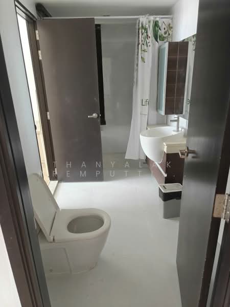 Sky Walk Residences, Bangkok, 1599 Sukhumvit Road, Phra Kanong Nua, Watthana, Bangkok, 2 Bedrooms, 60 sqm, Condo For Rent, by Thanyalak Premputtiphan, 500344107 - DDproperty.com