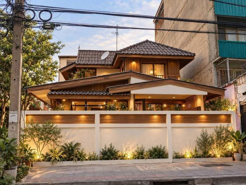 ที่ดินพร้อมบ้านไม้ 2 ชั้น พระราม 6 ซอย 19 ถนนพระรามที่ 6 กรุงเทพ, Bangkok, พระราม 6 แยก 19, Thanon Phetchaburi, Ratchathewi, Bangkok, 6 Bedrooms, 140 sqm, Single Detached House For Sale, by กรกฤตย์ บุญสระ, 500344128 - DDproperty.com