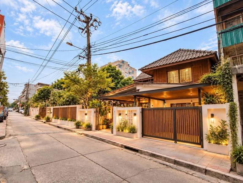 ที่ดินพร้อมบ้านไม้ 2 ชั้น พระราม 6 ซอย 19 ถนนพระรามที่ 6 กรุงเทพ, Bangkok, พระราม 6 แยก 19, Thanon Phetchaburi, Ratchathewi, Bangkok, 6 Bedrooms, 140 sqm, Single Detached House For Sale, by กรกฤตย์ บุญสระ, 500344128 - DDproperty.com