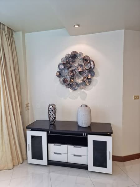 President Park Sukhumvit 24, Bangkok, 99 Sukhumvit 24 Alley, Khlongtoei Nua, Watthana, Bangkok, 3 Bedrooms, 260 sqm, Condo For Sale, by Pavadee Boonyarith, 500344250 - DDproperty.com