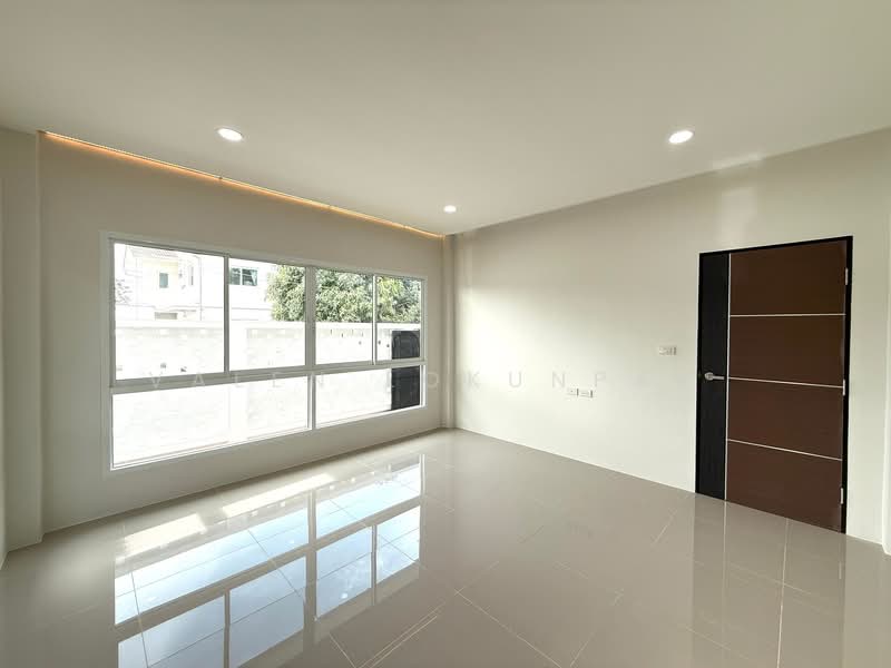 undefined, Chon Buri (Pattaya), Nong Pru, Bang Lamung (Pattaya), Chon Buri (Pattaya), 2 Bedrooms, 66 sqm, Single Detached House For Sale, by Valen Lokunpai , 500344375 - DDproperty.com