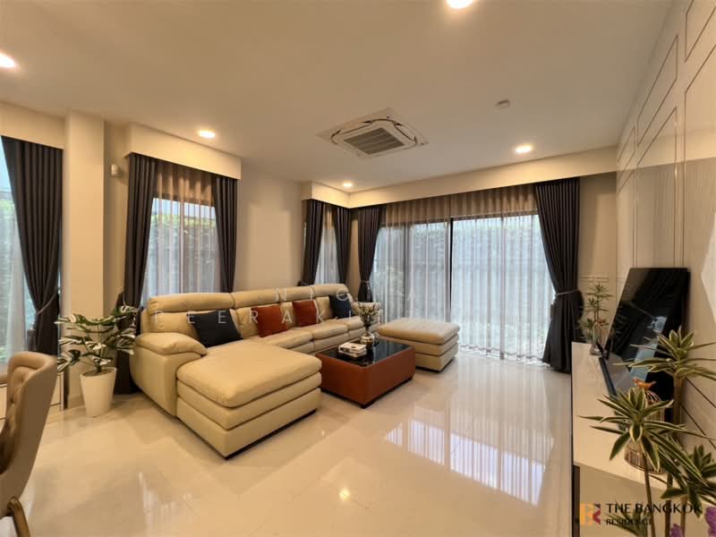Nantawan Rama 9 - New Krungthepkreetha, Bangkok, Saphan Sung, Bangkok, 4 Bedrooms, 302 sqm, Single Detached House For Rent, by Nicha Peerakittikul, 500344397 - DDproperty.com