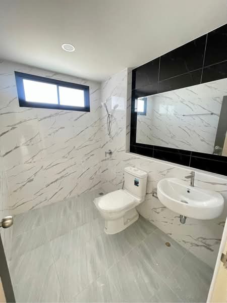 3-BR Townhouse, Chon Buri (Pattaya), Ban Khao, Phan Thong, Chon Buri (Pattaya), 3 Bedrooms, 204 sqm, Townhouse For Sale, by Valen Lokunpai , 500344400 - DDproperty.com