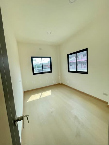 3-BR Townhouse, Chon Buri (Pattaya), Ban Khao, Phan Thong, Chon Buri (Pattaya), 3 Bedrooms, 204 sqm, Townhouse For Sale, by Valen Lokunpai , 500344400 - DDproperty.com