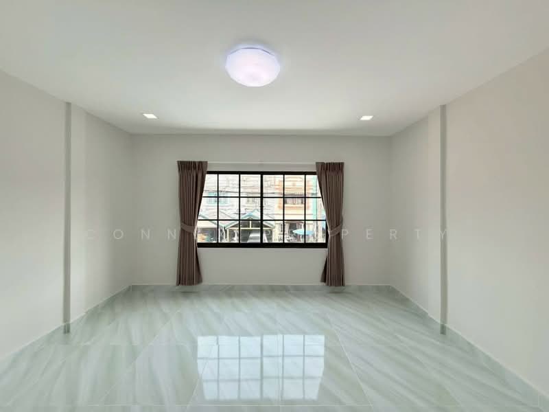| Ban Poonsinthanee 1, Bangkok, เคหะร่มเกล้า, Khlong Song Ton Nun, Lat Krabang, Bangkok, 3 Bedrooms, 110 sqm, Townhouse For Sale, by Connex Property, 500344533 - DDproperty.com