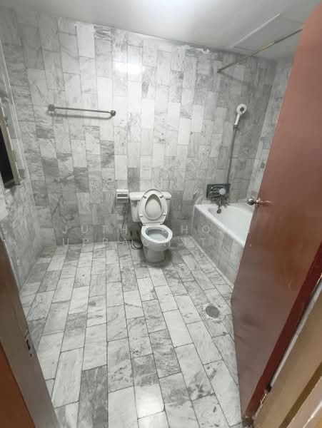 D.S. Tower 1 Sukhumvit 33, Bangkok, Soi Phrom Chit, Khlong Tan Nua, Watthana, Bangkok, 3 Bedrooms, 260 sqm, Condo For Rent, by Juthabhorn Uppachit (Amy), 500344539 - DDproperty.com