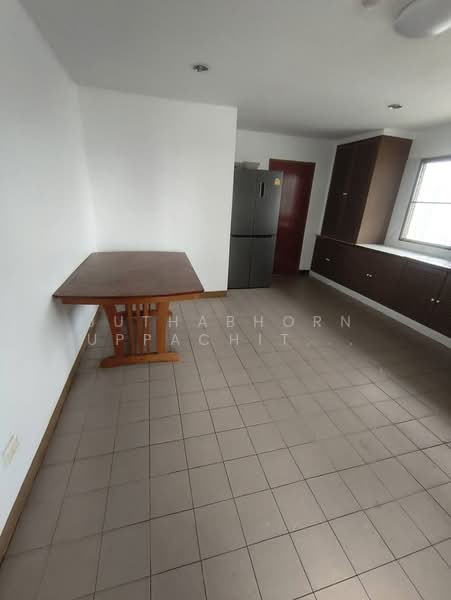 D.S. Tower 1 Sukhumvit 33, Bangkok, Soi Phrom Chit, Khlong Tan Nua, Watthana, Bangkok, 3 Bedrooms, 260 sqm, Condo For Rent, by Juthabhorn Uppachit (Amy), 500344539 - DDproperty.com