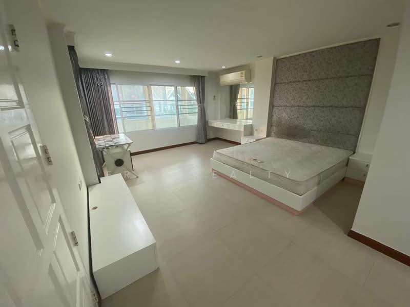 Jp05261 Townhome Huai Khwang-Sutthisan 4B4B For Rent 55K Line OA: @era1realty, Bangkok, Huai Khwang, Bangkok, 4 Bedrooms, 200 sqm, Townhouse For Rent, by ERA1 realty, 500344614 - DDproperty.com