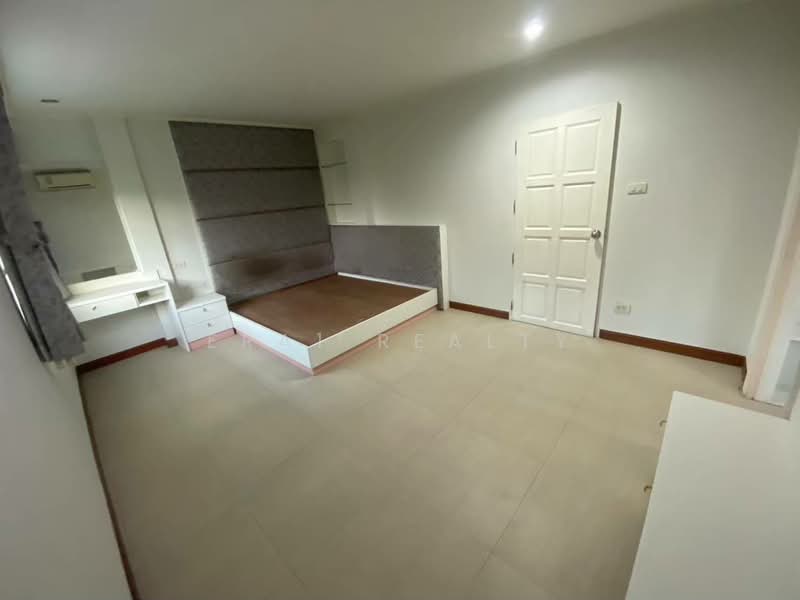 Jp05261 Townhome Huai Khwang-Sutthisan 4B4B For Rent 55K Line OA: @era1realty, Bangkok, Huai Khwang, Bangkok, 4 Bedrooms, 200 sqm, Townhouse For Rent, by ERA1 realty, 500344614 - DDproperty.com