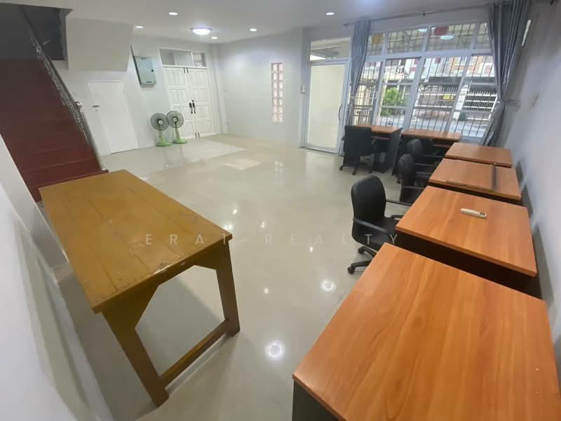 Jp05261 Townhome Huai Khwang-Sutthisan 4B4B For Rent 55K Line OA: @era1realty, Bangkok, Huai Khwang, Bangkok, 4 Bedrooms, 200 sqm, Townhouse For Rent, by ERA1 realty, 500344614 - DDproperty.com