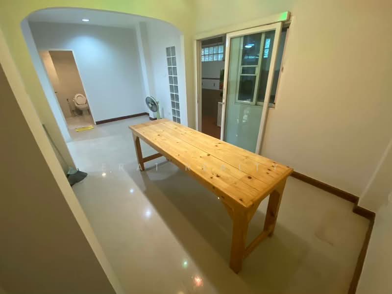 Jp05261 Townhome Huai Khwang-Sutthisan 4B4B For Rent 55K Line OA: @era1realty, Bangkok, Huai Khwang, Bangkok, 4 Bedrooms, 200 sqm, Townhouse For Rent, by ERA1 realty, 500344614 - DDproperty.com