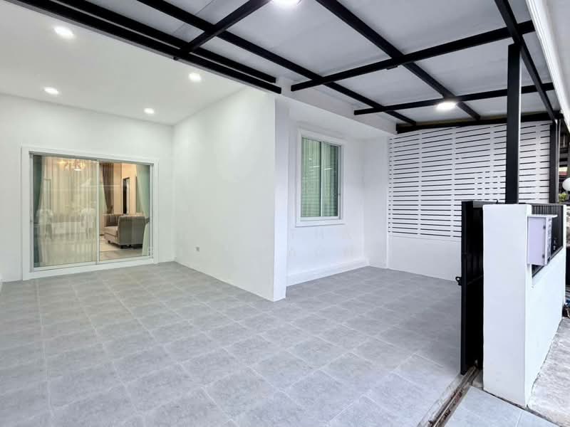 หมู่บ้านรัตนากร21, ชลบุรี, หนองปรือ, บางละมุง, ชลบุรี, 90 ตร.ม., ทาวน์เฮ้าส์ ขาย, โดย Nahathai Boonmachay, 500344714 - DDproperty.com