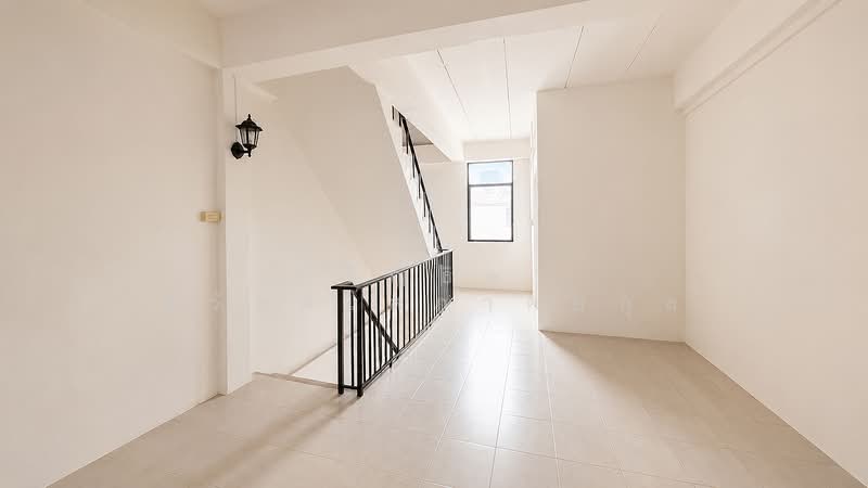 Commercial building, 3 units, Soi Rangsit-Pathum Thani 14, Pathum Thani, รังสิต-ปทุมธานี, Prachathipat, Thanyaburi, Pathum Thani, 5 Bedrooms, 210 sqm, Townhouse For Sale, by Parinthida Sawuddisopakaykul, 500344737 - DDproperty.com