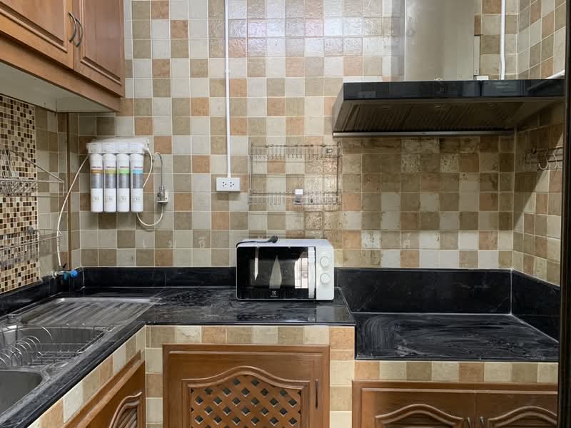 Two-story townhome with 2 bedrooms and 1 bathroom, near Central Rama 9, MRT Rama 9 station, and Ratc, Bangkok, อโศก-ดินแดง, Din Daeng, Bangkok, 2 Bedrooms, 100 sqm, Townhouse For Rent, by เมธี รังษีวงศ์, 500344934 - DDproperty.com