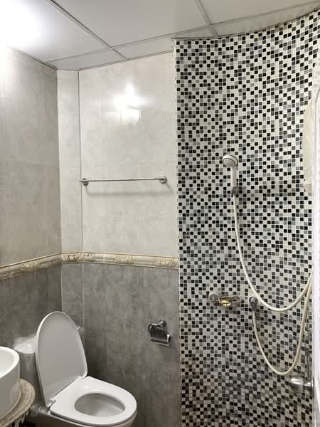 Two-story townhome with 2 bedrooms and 1 bathroom, near Central Rama 9, MRT Rama 9 station, and Ratc, Bangkok, อโศก-ดินแดง, Din Daeng, Bangkok, 2 Bedrooms, 100 sqm, Townhouse For Rent, by เมธี รังษีวงศ์, 500344934 - DDproperty.com