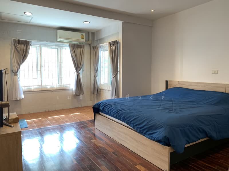 Two-story townhome with 2 bedrooms and 1 bathroom, near Central Rama 9, MRT Rama 9 station, and Ratc, Bangkok, อโศก-ดินแดง, Din Daeng, Bangkok, 2 Bedrooms, 100 sqm, Townhouse For Rent, by เมธี รังษีวงศ์, 500344934 - DDproperty.com