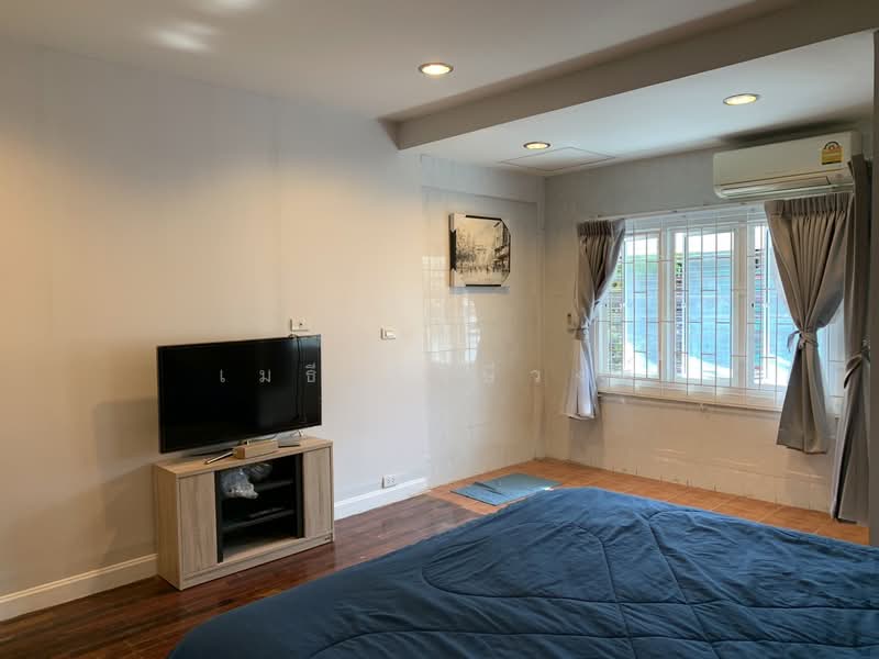 Two-story townhome with 2 bedrooms and 1 bathroom, near Central Rama 9, MRT Rama 9 station, and Ratc, Bangkok, อโศก-ดินแดง, Din Daeng, Bangkok, 2 Bedrooms, 100 sqm, Townhouse For Rent, by เมธี รังษีวงศ์, 500344934 - DDproperty.com