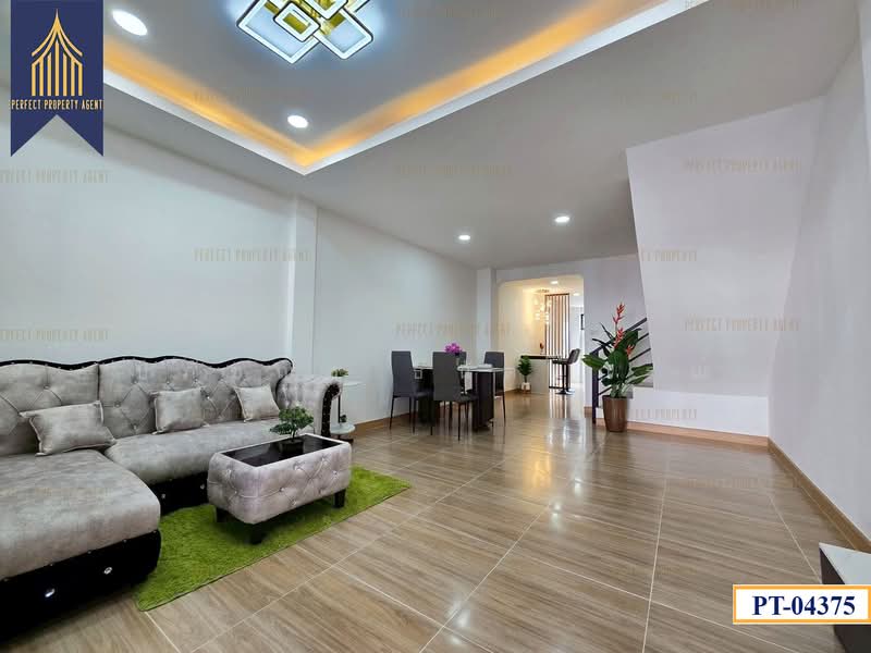 ทาวน์เฮ้าส์ สุขสบาย ลาดพร้าว 87 รีโนเวทใหม่พร้อมอยู่, Bangkok, Khlong Chaokhun Sing, Wang Thonglang, Bangkok, 3 Bedrooms, 90 sqm, Townhouse For Sale, by ปภัชญา ธนัตถ์ภรณ์, 500345093 - DDproperty.com