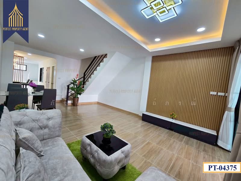 ทาวน์เฮ้าส์ สุขสบาย ลาดพร้าว 87 รีโนเวทใหม่พร้อมอยู่, Bangkok, Khlong Chaokhun Sing, Wang Thonglang, Bangkok, 3 Bedrooms, 90 sqm, Townhouse For Sale, by ปภัชญา ธนัตถ์ภรณ์, 500345093 - DDproperty.com
