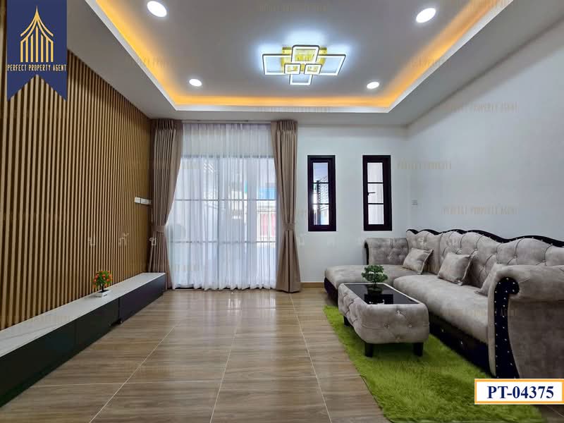 ทาวน์เฮ้าส์ สุขสบาย ลาดพร้าว 87 รีโนเวทใหม่พร้อมอยู่, Bangkok, Khlong Chaokhun Sing, Wang Thonglang, Bangkok, 3 Bedrooms, 90 sqm, Townhouse For Sale, by ปภัชญา ธนัตถ์ภรณ์, 500345093 - DDproperty.com