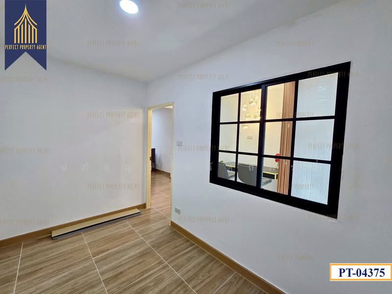 ทาวน์เฮ้าส์ สุขสบาย ลาดพร้าว 87 รีโนเวทใหม่พร้อมอยู่, Bangkok, Khlong Chaokhun Sing, Wang Thonglang, Bangkok, 3 Bedrooms, 90 sqm, Townhouse For Sale, by ปภัชญา ธนัตถ์ภรณ์, 500345093 - DDproperty.com