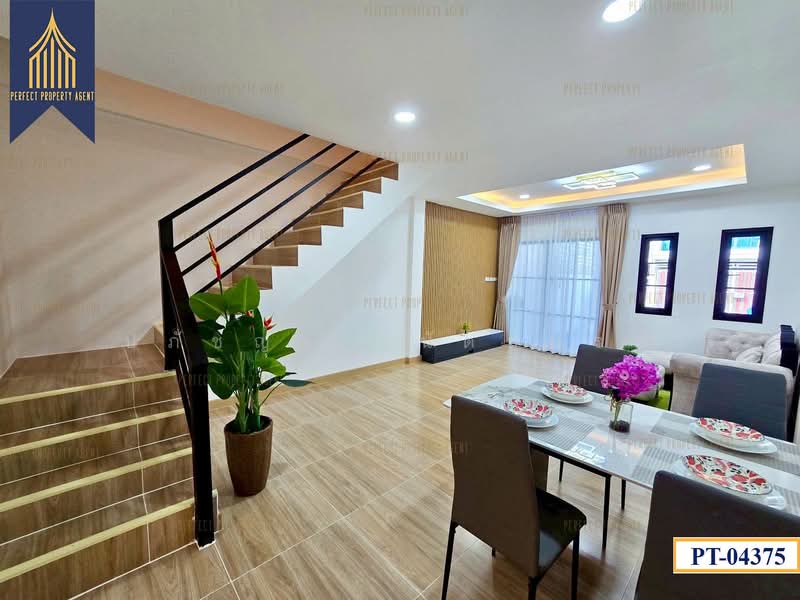 ทาวน์เฮ้าส์ สุขสบาย ลาดพร้าว 87 รีโนเวทใหม่พร้อมอยู่, Bangkok, Khlong Chaokhun Sing, Wang Thonglang, Bangkok, 3 Bedrooms, 90 sqm, Townhouse For Sale, by ปภัชญา ธนัตถ์ภรณ์, 500345093 - DDproperty.com