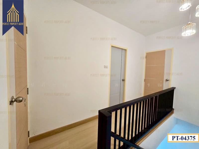 ทาวน์เฮ้าส์ สุขสบาย ลาดพร้าว 87 รีโนเวทใหม่พร้อมอยู่, Bangkok, Khlong Chaokhun Sing, Wang Thonglang, Bangkok, 3 Bedrooms, 90 sqm, Townhouse For Sale, by ปภัชญา ธนัตถ์ภรณ์, 500345093 - DDproperty.com
