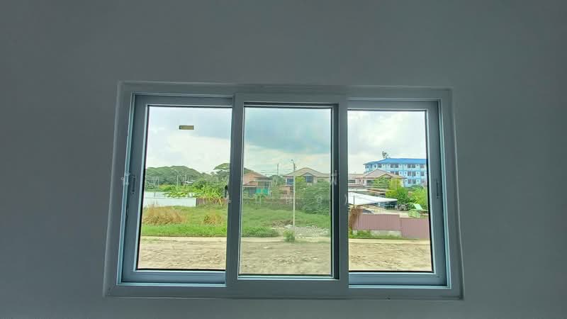 บ้านแฝด สไตล์โมเดิน ซอยบางปลา 15, Samut Prakan, Bang Pla, Bang Plee, Samut Prakan, 2 Bedrooms, 120 sqm, Semi-Detached House (Twin House) For Rent, by Nattayaporn Peumkul (Benz), 500345175 - ห้องนอน ชั้น 2 (ด้านหลัง) มีมุ้งลวด - DDproperty.com