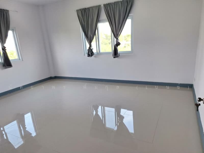บ้านแฝด, สมุทรปราการ, บางปลา, บางพลี, สมุทรปราการ, 120 ตร.ม., บ้านแฝด ให้เช่า, โดย นัทยาพร พึ่มกุล (เบนซ์), 500345175 - ห้องนอนด้านหลังมีมุ้งลวดติดผ้าม่านใหม่ - DDproperty.com