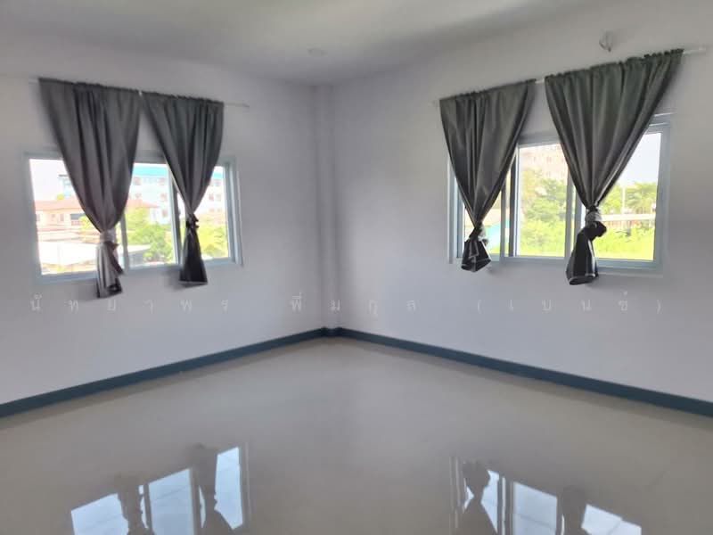 บ้านแฝด, สมุทรปราการ, บางปลา, บางพลี, สมุทรปราการ, 120 ตร.ม., บ้านแฝด ให้เช่า, โดย นัทยาพร พึ่มกุล (เบนซ์), 500345175 - ห้องนอนด้านหลังมีมุ้งลวดติดผ้าม่านใหม่ - DDproperty.com