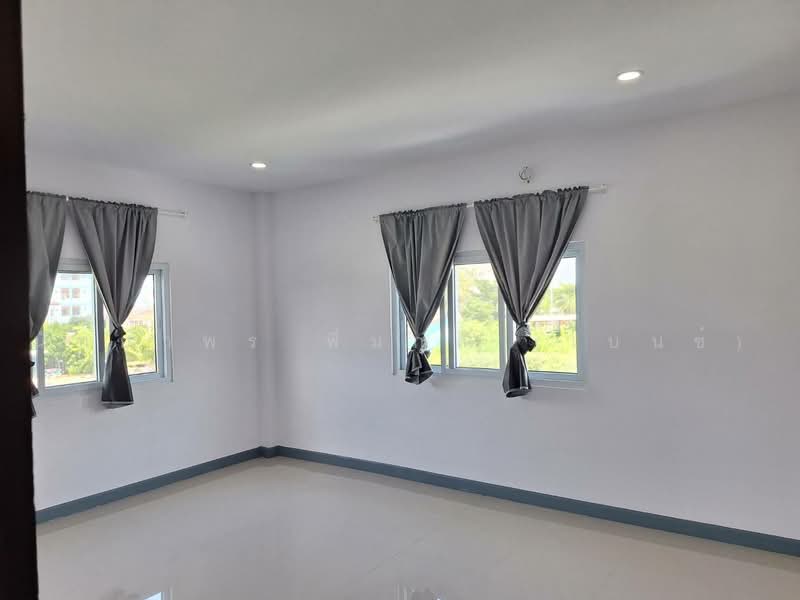 บ้านแฝด, สมุทรปราการ, บางปลา, บางพลี, สมุทรปราการ, 120 ตร.ม., บ้านแฝด ให้เช่า, โดย นัทยาพร พึ่มกุล (เบนซ์), 500345175 - ห้องนอนด้านหลังมีมุ้งลวดติดผ้าม่านใหม่ - DDproperty.com