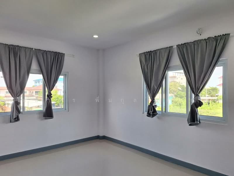 บ้านแฝด, สมุทรปราการ, บางปลา, บางพลี, สมุทรปราการ, 120 ตร.ม., บ้านแฝด ให้เช่า, โดย นัทยาพร พึ่มกุล (เบนซ์), 500345175 - ห้องนอนด้านหลังมีมุ้งลวดติดผ้าม่านใหม่ - DDproperty.com