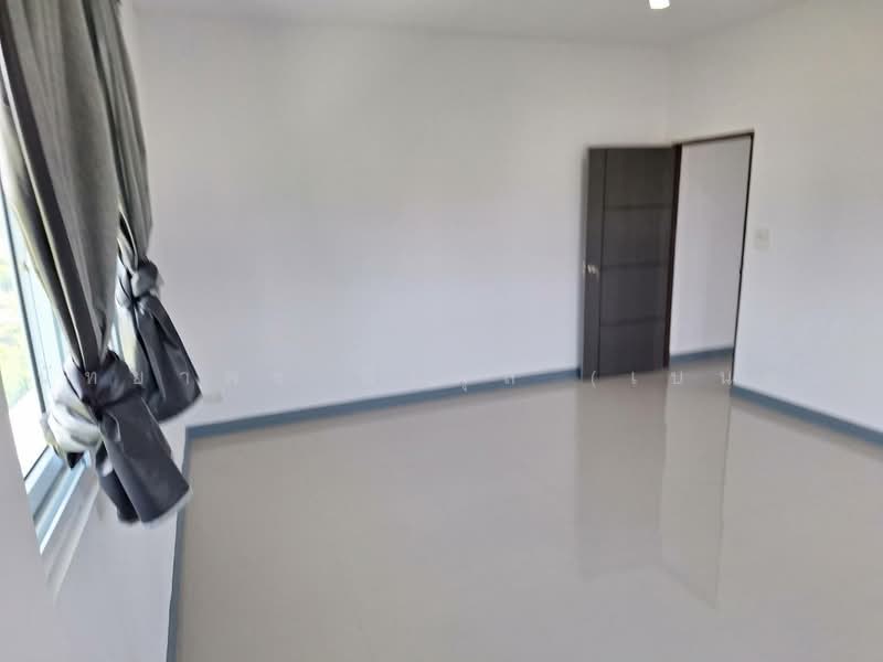 บ้านแฝด, สมุทรปราการ, บางปลา, บางพลี, สมุทรปราการ, 120 ตร.ม., บ้านแฝด ให้เช่า, โดย นัทยาพร พึ่มกุล (เบนซ์), 500345175 - ห้องนอนด้านหลังมีมุ้งลวดติดผ้าม่านใหม่ - DDproperty.com