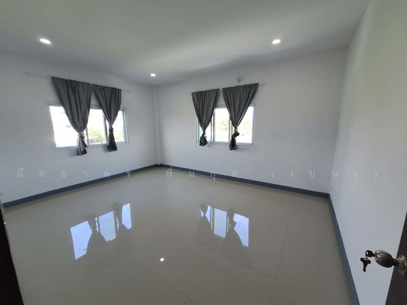 บ้านแฝด, สมุทรปราการ, บางปลา, บางพลี, สมุทรปราการ, 120 ตร.ม., บ้านแฝด ให้เช่า, โดย นัทยาพร พึ่มกุล (เบนซ์), 500345175 - ห้องนอนด้านหลังมีมุ้งลวดติดผ้าม่านใหม่ - DDproperty.com