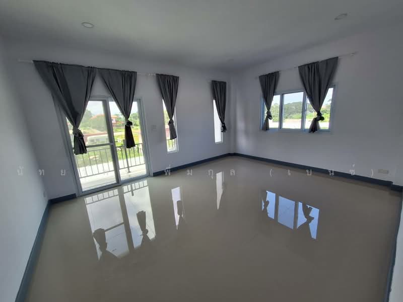 บ้านแฝด สไตล์โมเดิน ซอยบางปลา 15, Samut Prakan, Bang Pla, Bang Plee, Samut Prakan, 2 Bedrooms, 120 sqm, Semi-Detached House (Twin House) For Rent, by Nattayaporn Peumkul (Benz), 500345175 - ห้องนอนชั้นบน มีมุ้งลวด ติดผ้าม่านใหม่ - DDproperty.com