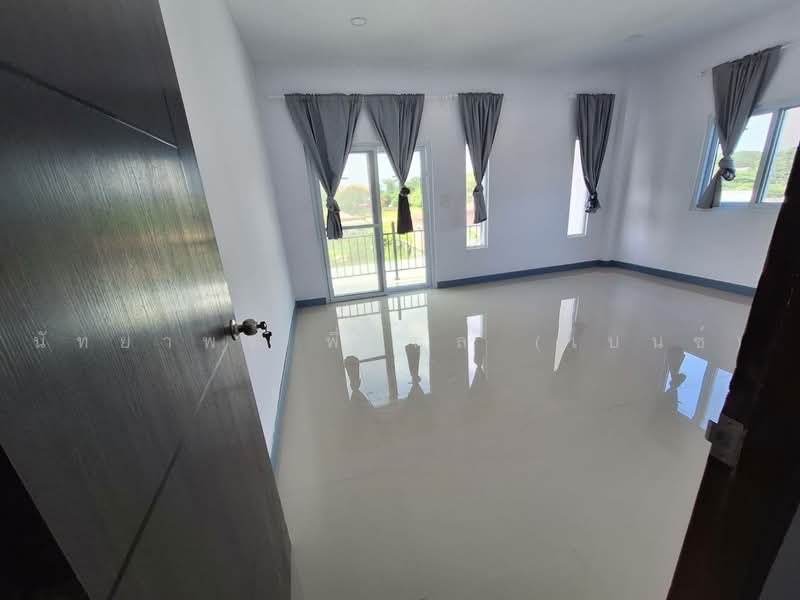 บ้านแฝด, สมุทรปราการ, บางปลา, บางพลี, สมุทรปราการ, 120 ตร.ม., บ้านแฝด ให้เช่า, โดย นัทยาพร พึ่มกุล (เบนซ์), 500345175 - ห้องนอนชั้นบน มีมุ้งลวด ติดผ้าม่านใหม่ - DDproperty.com