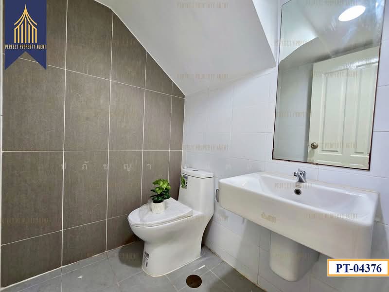 Areeya Daily Kaset-Nawamintr, Bangkok, Ladplakhao Road, Chorake Bua, Lat Phrao, Bangkok, 3 Bedrooms, 150 sqm, Townhouse For Sale, by ปภัชญา ธนัตถ์ภรณ์, 500345257 - DDproperty.com