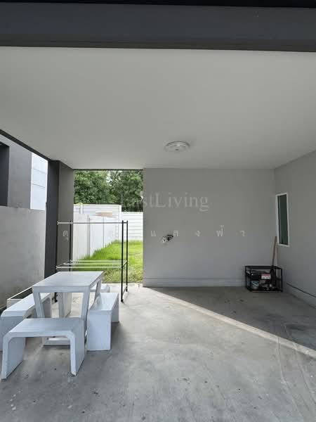 ให้เช่าบ้านแฝดหลังใหม่ ม.ทริโอทาวน์ อัสสัมชัญ ศรีราชา, Chon Buri (Pattaya), Surasak, Si Racha, Chon Buri (Pattaya), 3 Bedrooms, 150 sqm, Semi-Detached House (Twin House) For Rent, by Dusit Saengfa, 500345272 - DDproperty.com