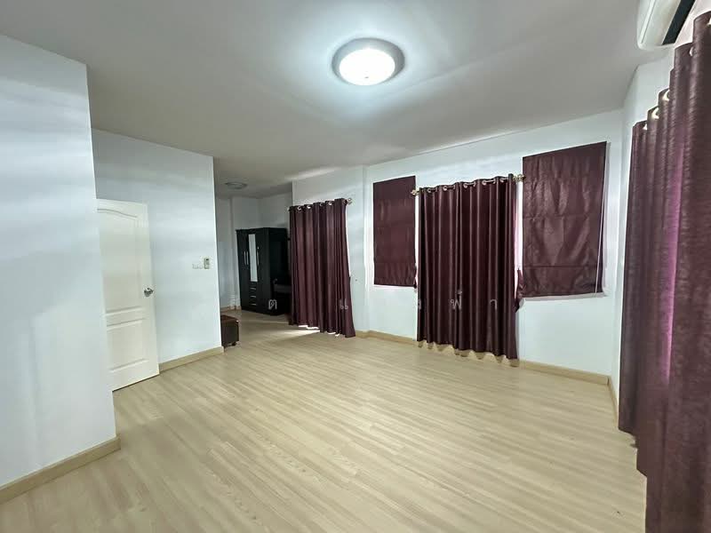 ให้เช่าบ้านเดี่ยว ม.ธาดาทาวน์ ออร่า หนองค้อ ศรีราชา, Chon Buri (Pattaya), Surasak, Si Racha, Chon Buri (Pattaya), 3 Bedrooms, 160 sqm, Single Detached House For Rent, by Dusit Saengfa, 500345417 - DDproperty.com