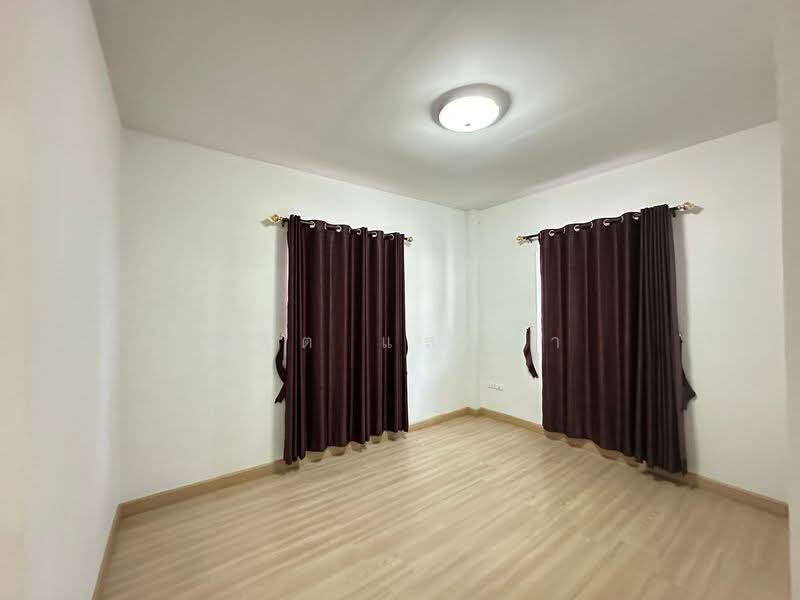 ให้เช่าบ้านเดี่ยว ม.ธาดาทาวน์ ออร่า หนองค้อ ศรีราชา, Chon Buri (Pattaya), Surasak, Si Racha, Chon Buri (Pattaya), 3 Bedrooms, 160 sqm, Single Detached House For Rent, by Dusit Saengfa, 500345417 - DDproperty.com