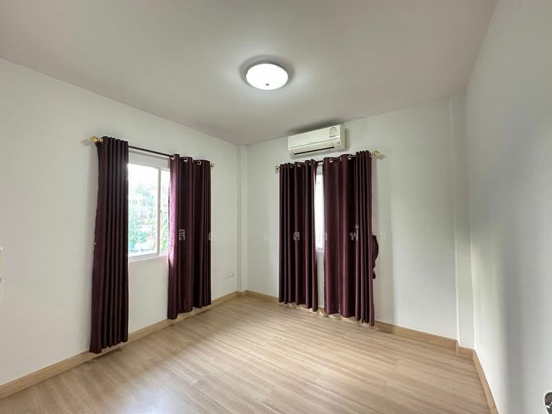 ให้เช่าบ้านเดี่ยว ม.ธาดาทาวน์ ออร่า หนองค้อ ศรีราชา, Chon Buri (Pattaya), Surasak, Si Racha, Chon Buri (Pattaya), 3 Bedrooms, 160 sqm, Single Detached House For Rent, by Dusit Saengfa, 500345417 - DDproperty.com