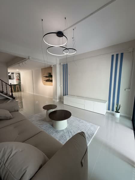 หมู่บ้านไพโรจน์ กิจจา, กรุงเทพ, บางนาเหนือ, บางนา, กรุงเทพ, 110 ตร.ม., ทาวน์เฮ้าส์ ขาย, โดย กนกอร คงสมมาศ, 500345466 - DDproperty.com